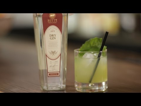 Gin Basil Smash Cocktail - A Modern Classic by Joerg Meyer