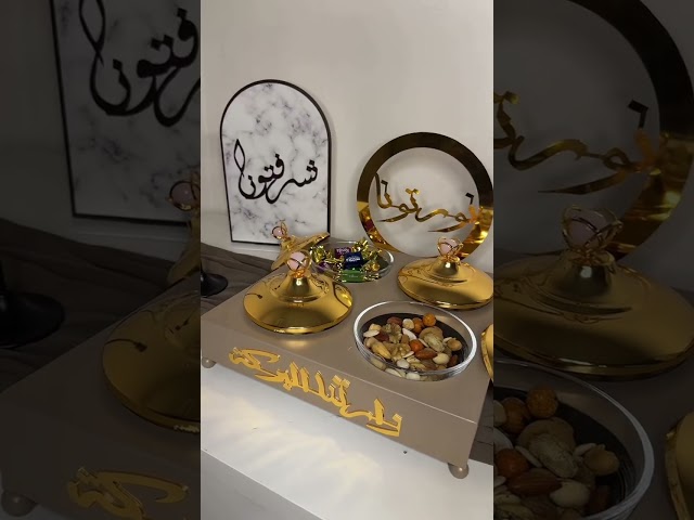 طقم تقديم الضيافة الفاخر مع أطباق متعددة