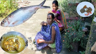 Traditional Ilish (Hilsa) Fish Curry With Hand-Ground Masala