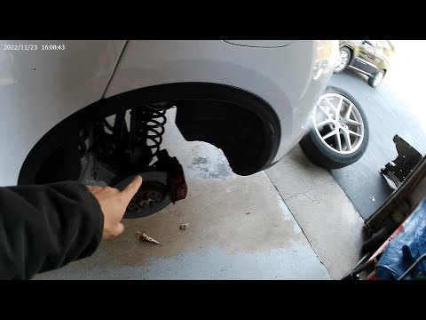Alfa Romeo Stelvio (2017-2023) Rear Brake Pads & Rotors DIY - filmed with GiiSKOM Fancy R2 camera
