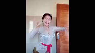 Download lagu LEMUH GOYANG MENGEGOL - Kadek Devi Joged #shorts mp3