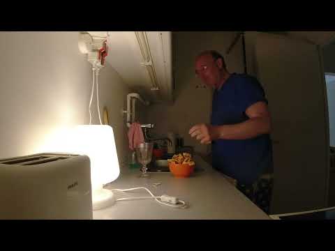 MongoTV_11989 - Del 2 - SPISER SKÅL BACON CHIPS KØBT PÅ KASSEKREDIT TORSDAG EFTERMIDDAG