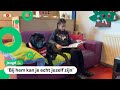 Schoolhond Ollie heeft een diploma om leerlingen te helpen