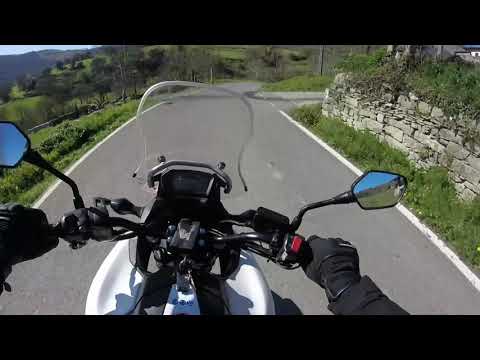 Curvas en moto trail