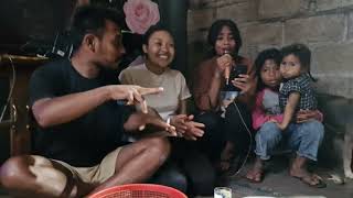 Download lagu KARAOKE LAGU MAMA KARO mp3