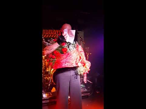 Halil Sezai'den Hayko'ya cicek ve leblebi tozu