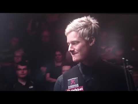 Neil Robertson farts during WCS 2014 Snooker match