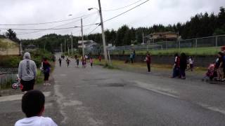 preview picture of video 'Allie's first race on aboriginal day 2013.  Bella Bella, BC. Go Allie! Go!'