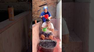 Download lagu Kebiasaan Dimandiin Emak Diwaktu Kecil mp3