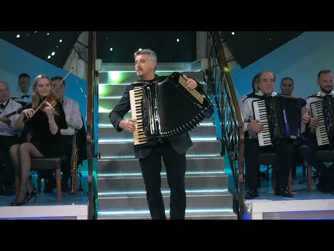 DRAGAN STOJKOVIĆ BOSANAC - Konjičko kolo - FESTIVAL NARODNE MUZIKE BIHAĆ 2021