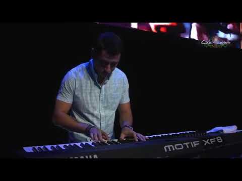 Llueve su Gloria - Lizzeth Sánchez. Autora y Cantante Cristiana Católica.