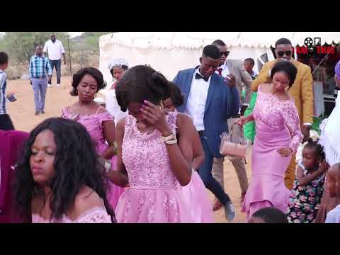 Kells & Boi dancing to Oskido Feat. Winne Khumalo - Dlala Piano.