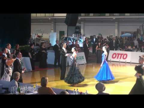 WDSF International Open Standard Old Thomass Trophy