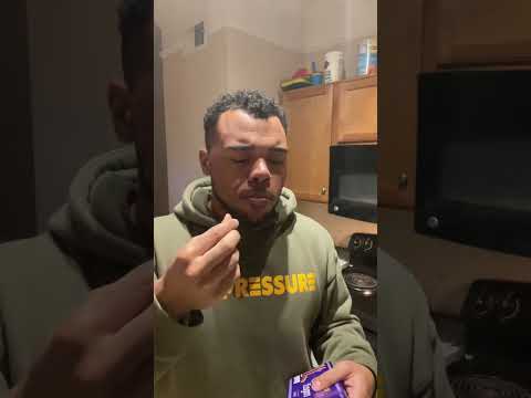 American tries Cadbury Fingers for the first time