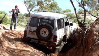 preview picture of video 'Ford Maverick (Nissan Patrol) - ascent at 'the steps' - Morgan Quarry - Feb 2011'