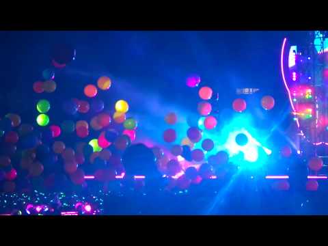 download lagu mp3 mp4 Coldplay Adventure Of A Lifetime Paris, download lagu Coldplay Adventure Of A Lifetime Paris gratis, unduh video klip Coldplay Adventure Of A Lifetime Paris