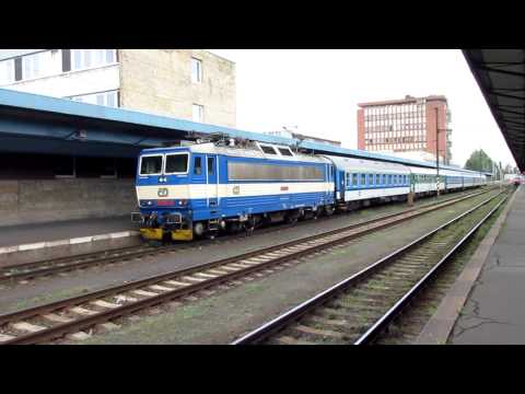 Ausfahrt 362 057 aus dem Bahnhof Cheb