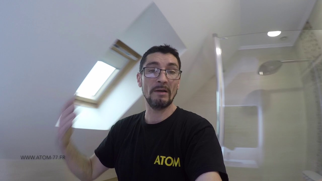 Rénovation d'une salle de bain en sous-pente réalisée par la société ATOM (Janv. 2018)