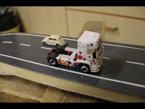 Straße mit Antrieb für Modellautos im Maßstab 1:87 (H0)