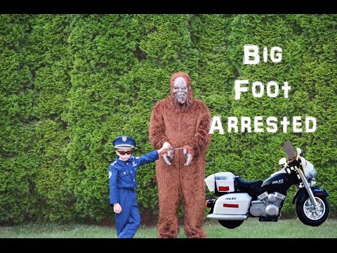 Little Heroes Spots Big Foot at the Park