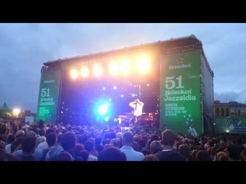 Gloria Gaynor - Jazzaldia 51 - Jon Arons spectacular performance (Happy)