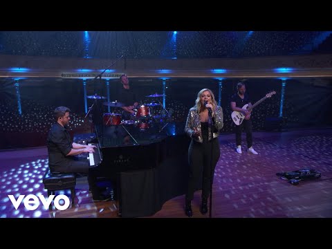 Lauren Alaina - What Do You Think Of? (Live Performance)
