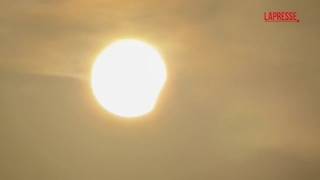 Il Sole si oscura su Milano: lo spettacolo dell'eclissi visto dal Monte Stella