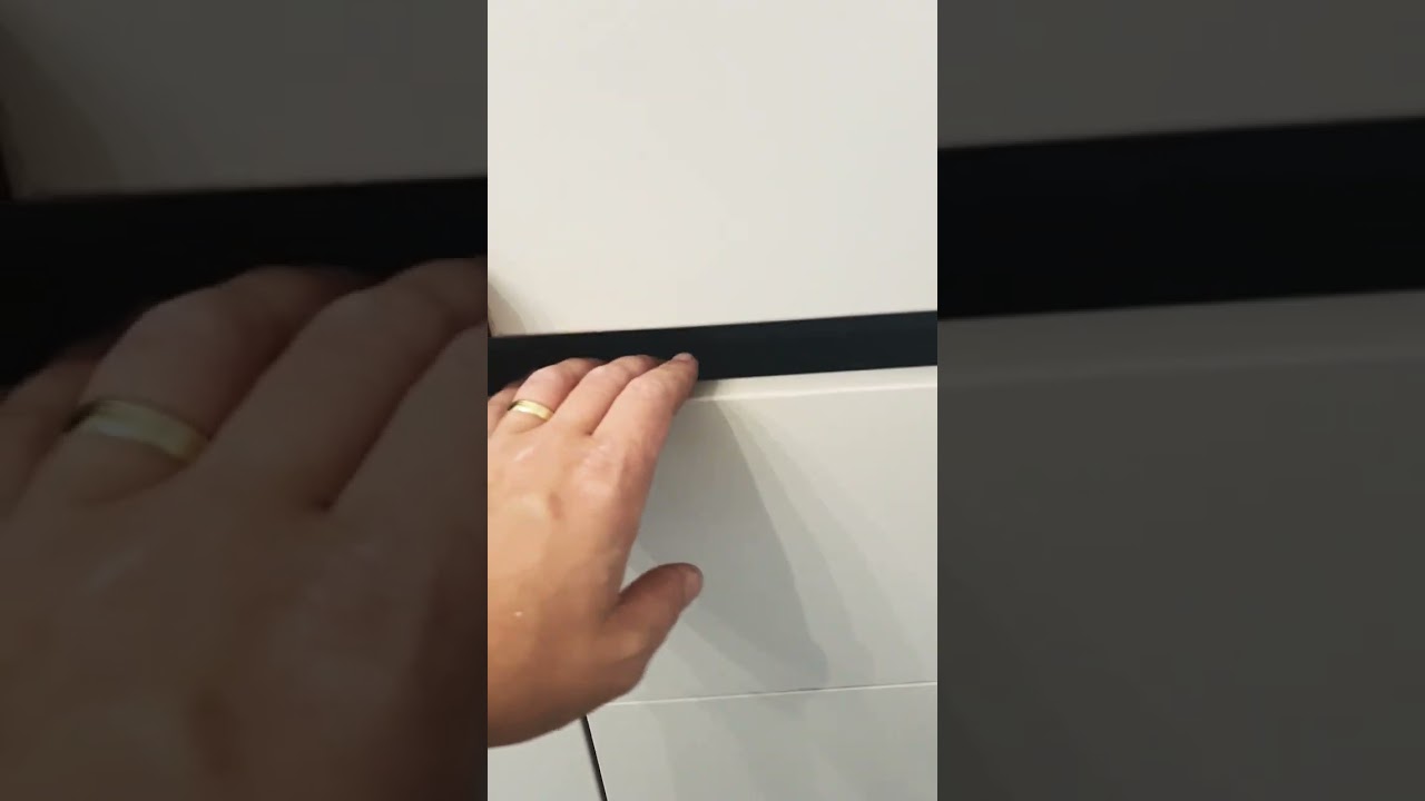 #black #Golaprofile for #kitchendesign #kitchenfurniture. #profilGola Negru. #maner #Gola