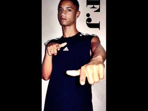 Mc JF e Mc RS   Bala Neles, Roça Roça a Rocinha é A D A ♫