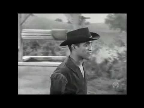 10 time Fast Draw World Champion Cisko copies Sammy Davis Jr Fast Draw Speed & Throwing a Knife