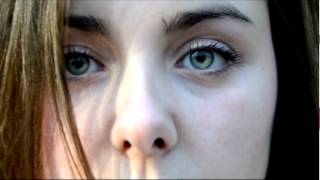 The undying need to scream Fien en Amber