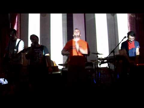 The Quindimils & Fok Electrochongo - El Hombre Bolsa