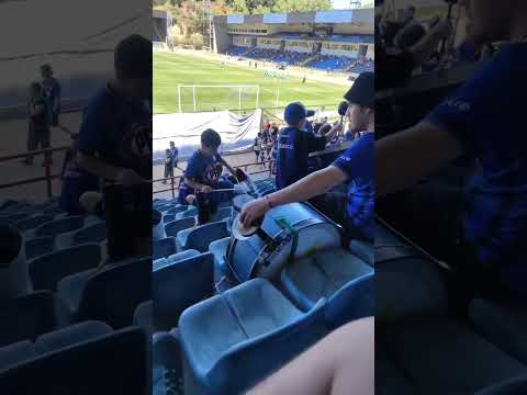 "PEQUEÑOS HINCHAS DE HUACHIPATO" Barra: Los Acereros &bull; Club: Huachipato