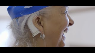 Cochlear Implant Recipient in Her 60s Learns to Swim with Cochlear™ Nucleus® Aqua+