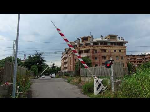 (340°VIDEO) Passaggio a livello di via Pisani Dossi - Novara
