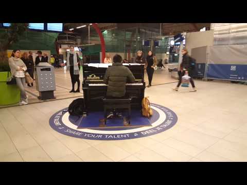 Pianist at Utrecht Central Station