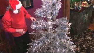 preview picture of video 'Homos in Hammond, The Silver Christmas Tree, Monday Madness'