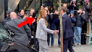 Download lagu All Eyes on Princess Catherine as She Stuns With Blonde Hair on Business Arrival mp3