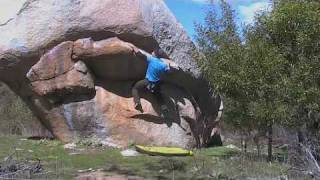 preview picture of video 'Georges Boulder V4 Traverse'