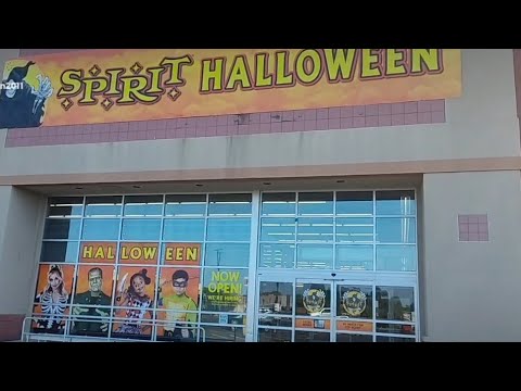 Spirit Halloween inside of abandoned Bed Bath And Beyond Peoria Illinois 2023