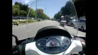 preview picture of video 'Scarabeo 125ie - commuting - PT'