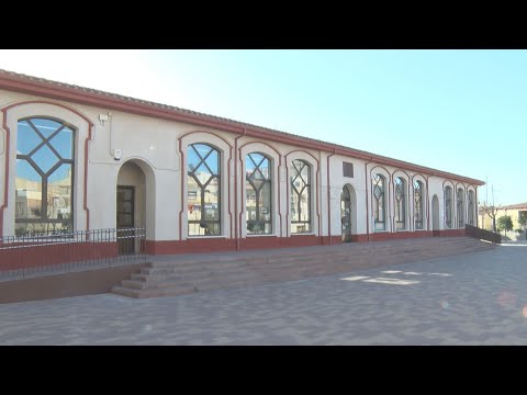 Constantí enllesteix les obres de renovació de la façana de les Escoles Velles