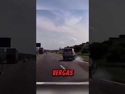Este conductor de BMW recibe su merecido karma instantáneo por ir de chulo