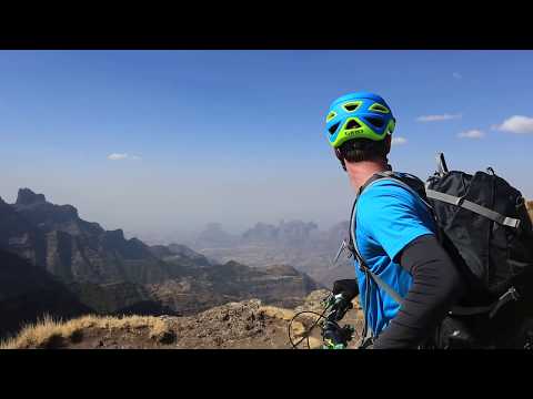 Giro Žiemos šalmas STRIVE MPOS matinė juoda + žandikaulio apsauga rožė M (55.5-57 cm) video