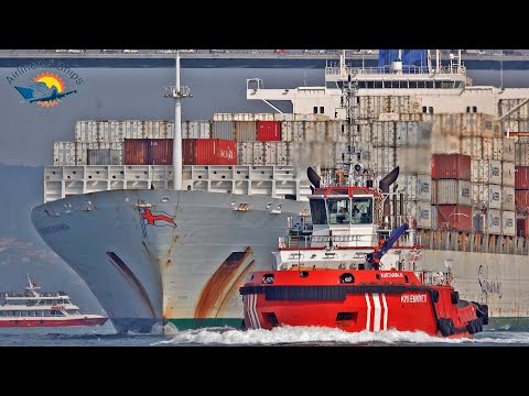 LARGE CONTAINER SHIP PASSING ISTANBUL STRAIT "BOSPHORUS" Shipspotting February 2022 - 4K