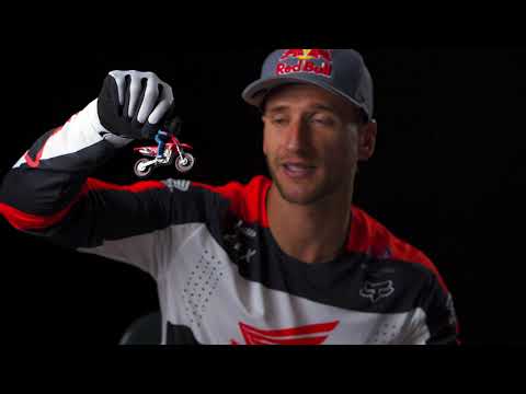 Unboxing Spinmaster toys with Ken Roczen