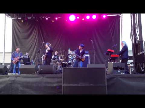 Thumbnail for Joey Molland of Badfinger joins Rick Derringer on stage during Hippiefest at Tioga Downs by J.O.E.