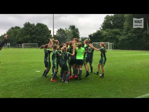 Büppels Fußballerinnen feiern Regionalliga-Aufstieg mit Humba