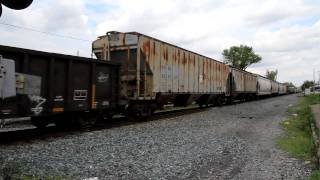 preview picture of video 'CSX C40-8W & GP40-2 lead in Coraopolis, PA'