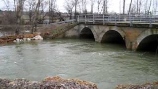 preview picture of video 'Crecida del río Abión a su paso por Torralba del Burgo'